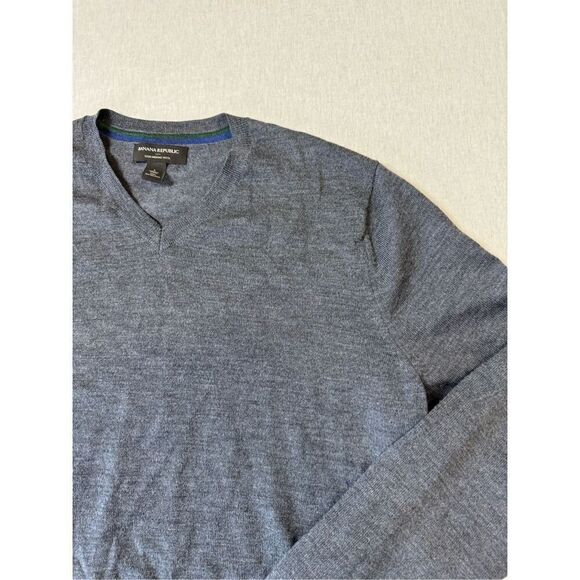 Banana Republic Men’s 100% Merino Wool V Neck Grey Sweater Sz L - Picture 2 of 6